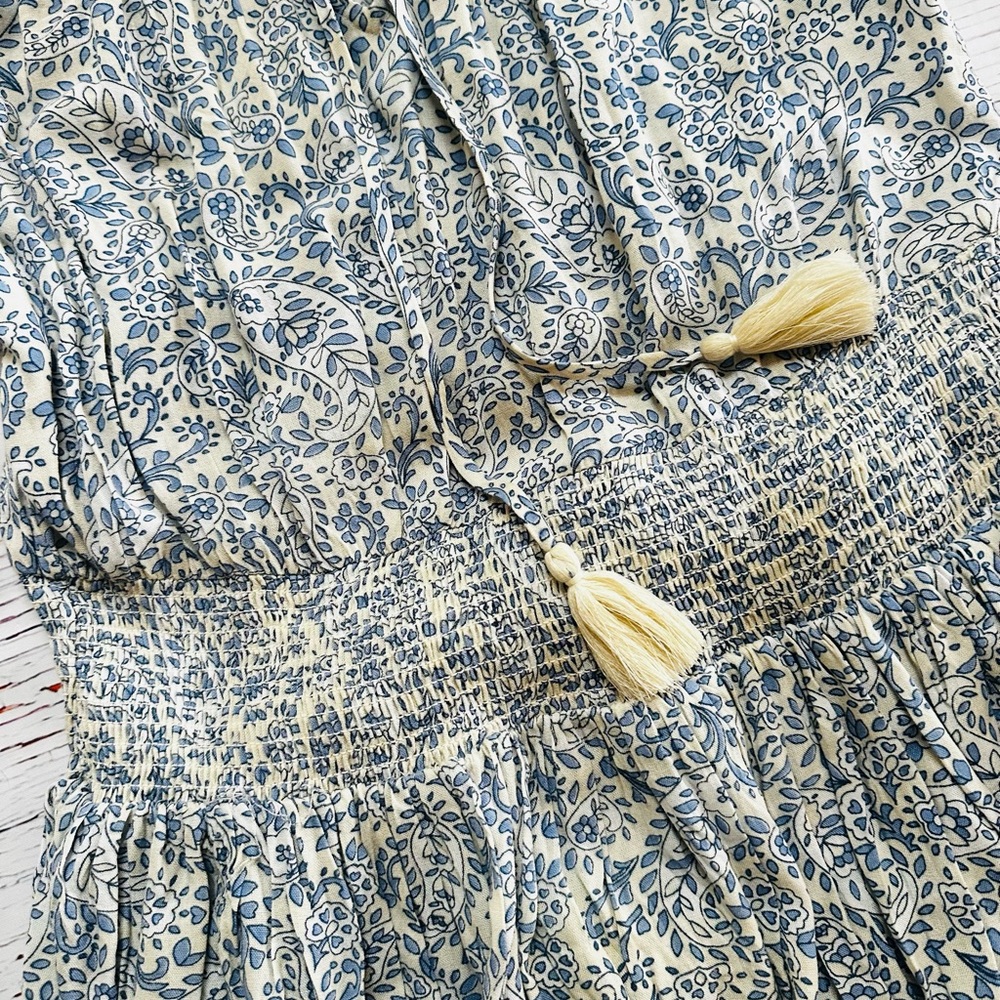 Women’s Floral Blue and White Dress! Size M - Picture 4 of 6